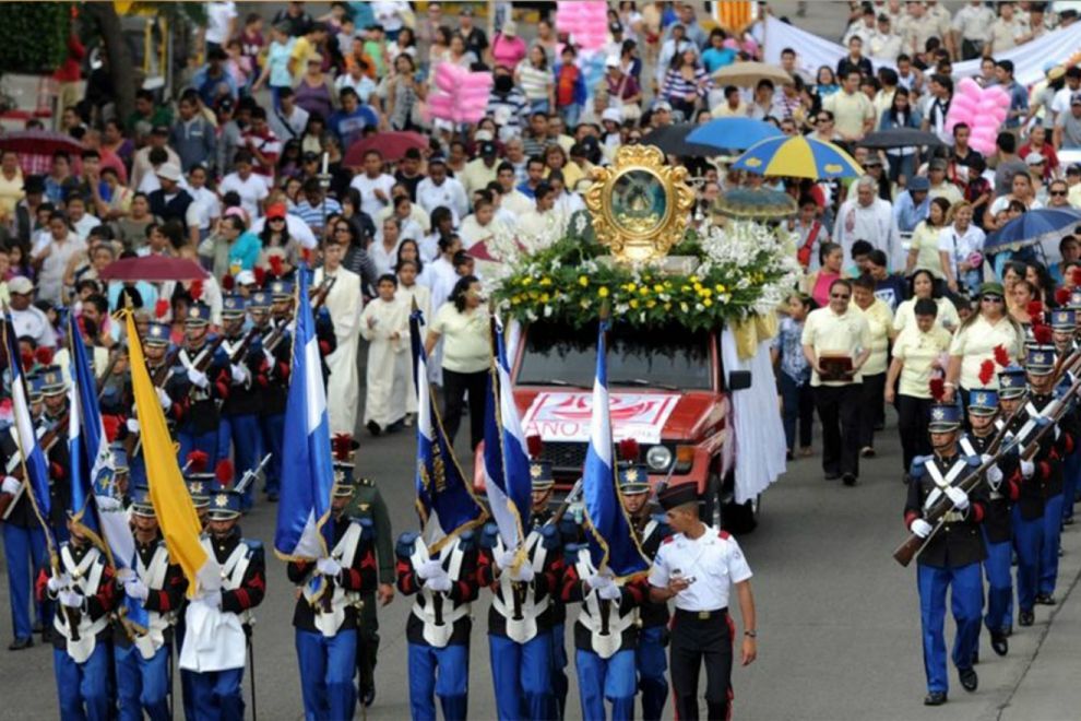 Una Virgen muy pequeñita pero que hace multitud de milagros la Virgen de Suyapa mueve masas ReL