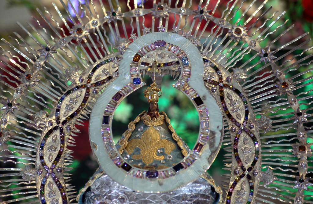 Una Virgen Muy Peque Ita Pero Que Hace Multitud De Milagros La Virgen De Suyapa Mueve Masas Rel