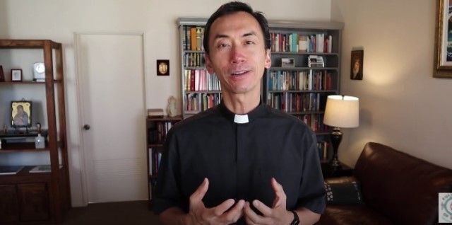 El padre Quan Tran habla de su vocación ligada a María, modelo de cristianos