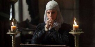 Isabel la Católica rezando, según la teleserie de RTVE
