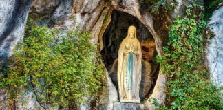 Virgen de Lourdes.