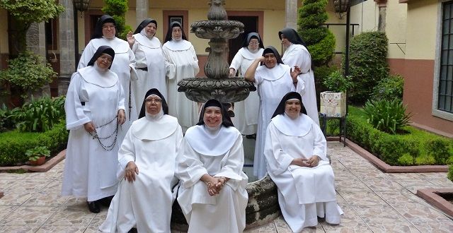 Las dominicas del convento con la Virgen del Rayo en Guadalajara, Jalisco - foto de 2018