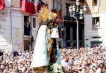 Procesión de la Coronación de la Virgen de los Desamparados.