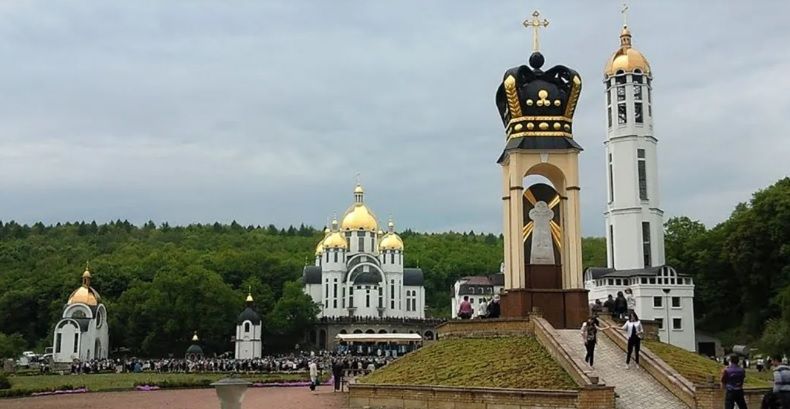 El complejo del santuario mariano de Zarvanytsia en tiempo de paz