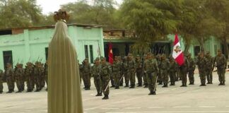 La Virgen peregrina del apostolado "El Perú necesita de Fátima", con las Fuerzas Armadas de Perú.