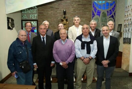 Asistentes a la despedida de la capilla del Camp Nou.