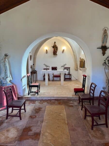 Imágenes de la Virgen en la capilla de la Quinta da Alcaidaria. 