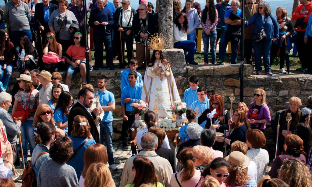 Devotos con la Virgen del Remolino, cada vez más popular fuera de El Molar