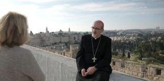 El cardenal Pizzaballa, patriarca latino de Jerusalén, durante una entrevista tras la incursión terrorista de Hamás en Israel.
