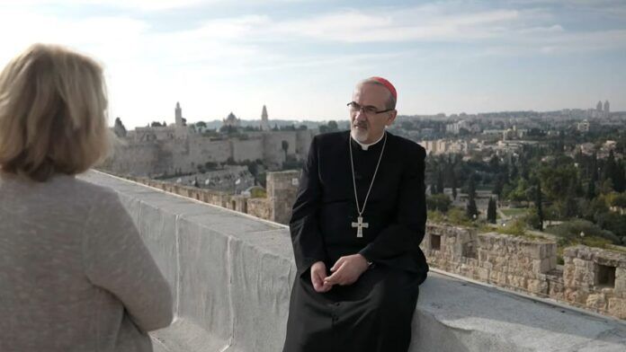 El cardenal Pizzaballa, patriarca latino de Jerusalén, durante una entrevista tras la incursión terrorista de Hamás en Israel.
