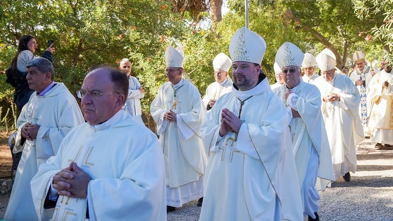 Varios obispos auxiliares y de otros ritos participaron en la misa de la Reina de Palestina