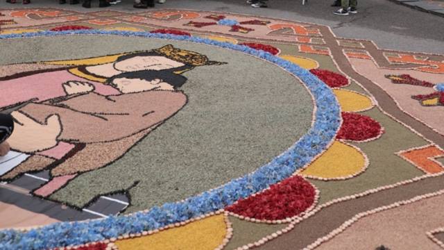 La alfombra de flores de los devotos de Ponteareas (Pontevedra).