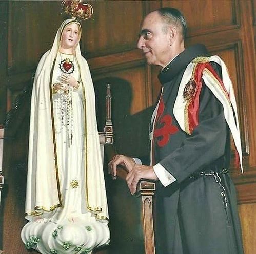 Joao Clá Dias, ante la Virgen de Fátima, de cuya devoción y mensaje fue un incansable apóstol.