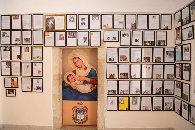 Cartas recogiendo favores atribuidos a la Virgen María a través de la Gruta de la Leche y su polvo