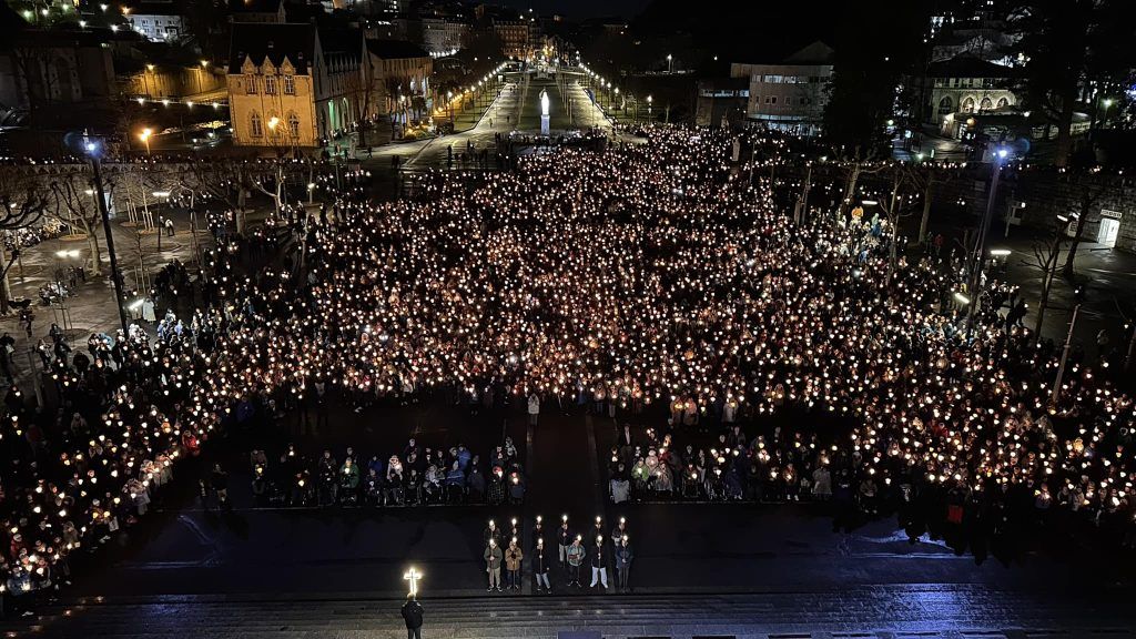 Procesión de las antorchas de Lourdes del 10 de febrero de 2025