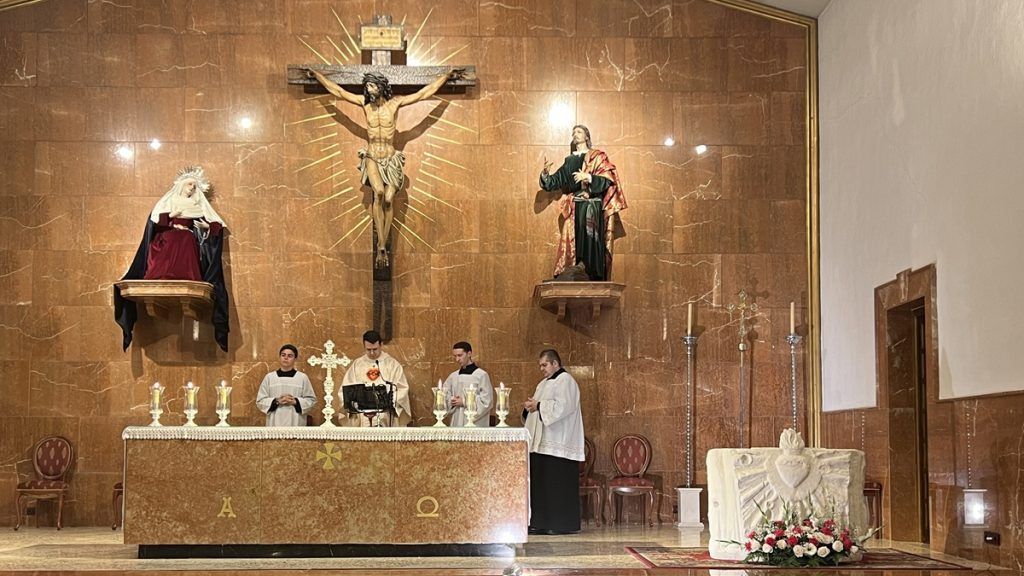 La parroquia de San Francisco y San Rodrigo de Cabra, durante su consagración al Sagrado Corazón.