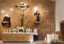 La parroquia de San Francisco y San Rodrigo de Cabra, durante su consagración al Sagrado Corazón.