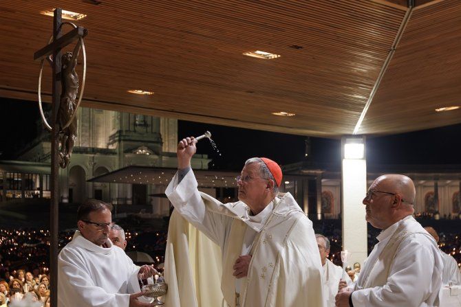 Bendición de la nueva Cruz para la capilla de las Apariciones.
