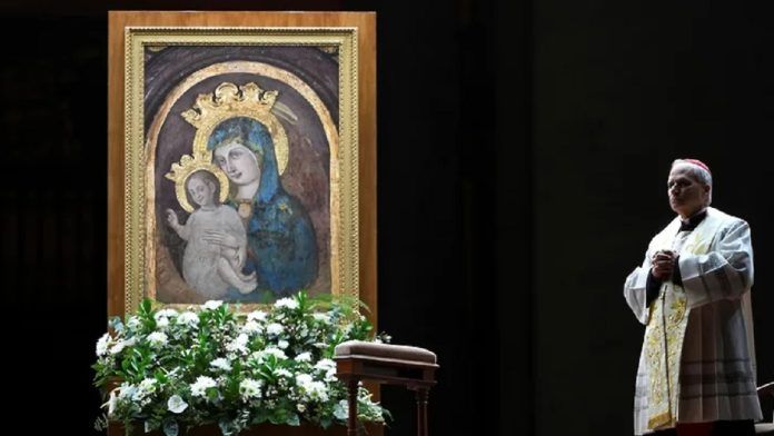prevost 17 rosario 2025 El aún cardenal Robert Prevost dirigiendo el rezo del Rosario en 2025 por la curación del Papa Francisco