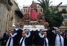 Procesión con la Virgen de Araceli, en Lucena, Córdoba, donde es patrona