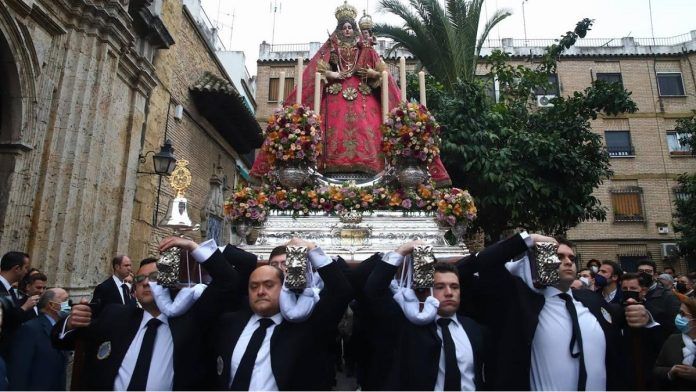 Procesión con la Virgen de Araceli, en Lucena, Córdoba, donde es patrona