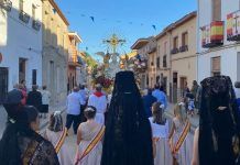 La procesión del Lignum Crucis en Alpera el pasado 14 de septiembre. La Cruz se celebra dos veces al año, ahora toca la Cruz de Mayo.
