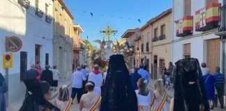 La procesión del Lignum Crucis en Alpera el pasado 14 de septiembre. La Cruz se celebra dos veces al año, ahora toca la Cruz de Mayo.