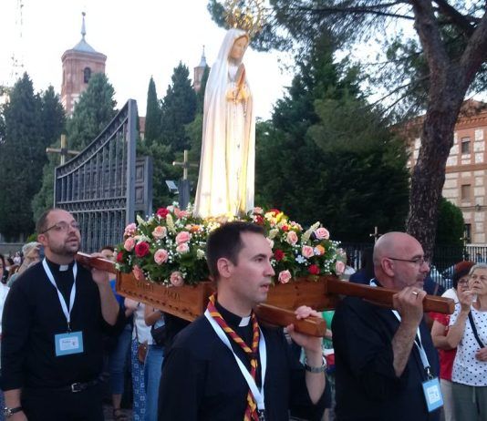 La Virgen de Fátima, en la procesión de las antorchas en el Cerro de los Ángeles.