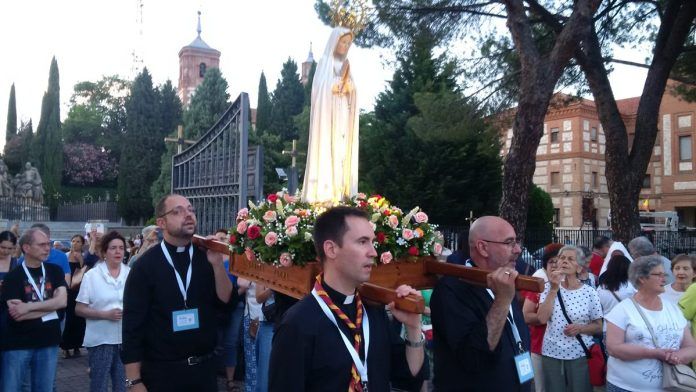 La Virgen de Fátima, en la procesión de las antorchas en el Cerro de los Ángeles.