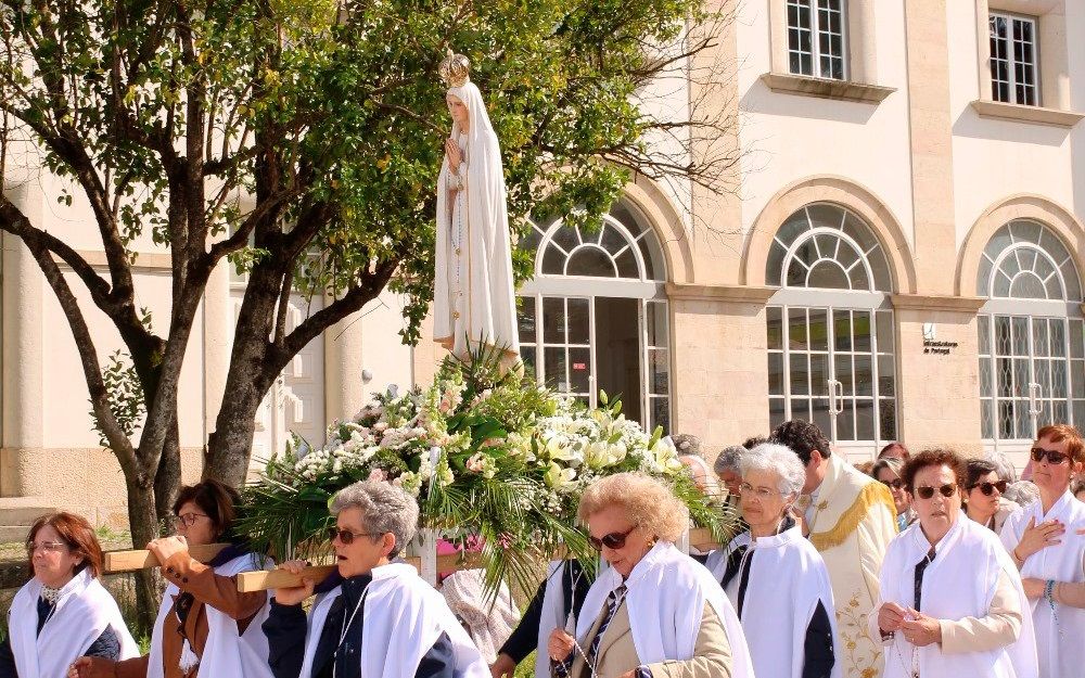 Una de las 13 imágenes peregrinas de Fátima, a su paso por Santarem, Portugal, en 2025