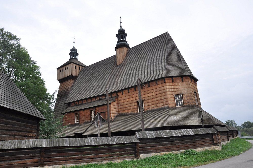 La mayor iglesia gótica de madera está en este santuario de los Cárpatos de Polonia