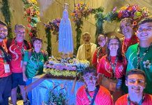 La Virgen Peregrina de Fátima en Venezuela en 2024, con veteranos de la JMJ de Lisboa