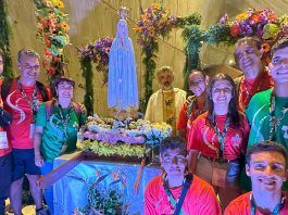 La Virgen Peregrina de Fátima en Venezuela en 2024, con veteranos de la JMJ de Lisboa