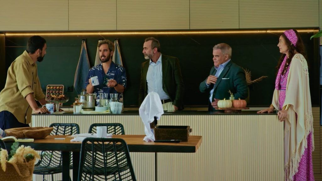 Una de las intensas y divertidas escenas de 'Más Cinco'.
