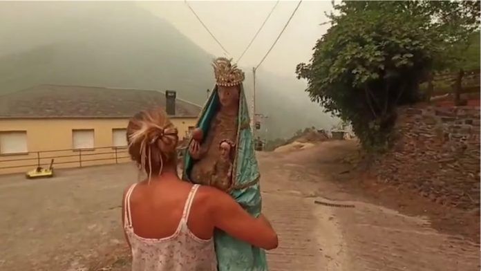 Susana, la mujer de Lusio (León) que salvó la imagen de la virgen centenaria de las llamas.