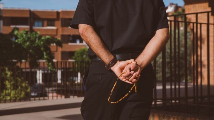 almures_cathopic El rezo del Rosario es una devoción habitual de los consagrados, en porcentaje que roza los tres cuartos.