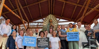 Bendicen 6000 rosarios para los más necesitados en un festivo y emotivo acto provida